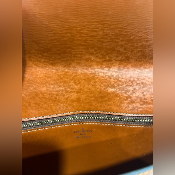 ❌SOLD❌Louis Vuitton Epi Leather Crossbody and Clutch - Picture 6 of 11